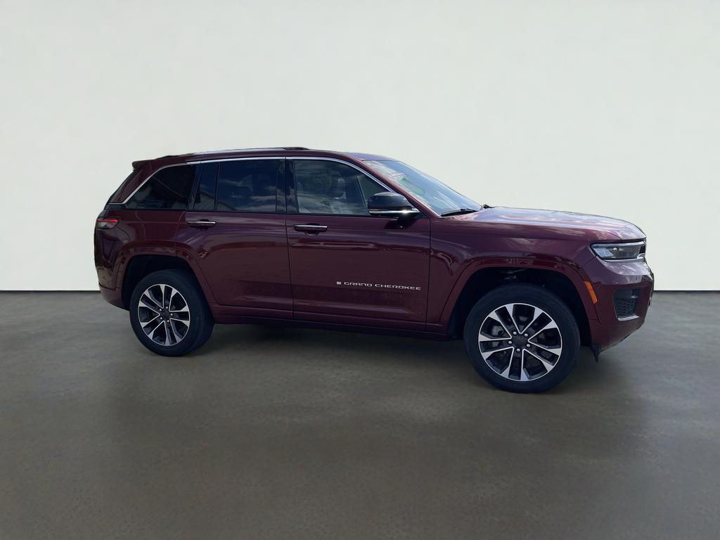 2023 Jeep Grand Cherokee Overland 4x4's photo