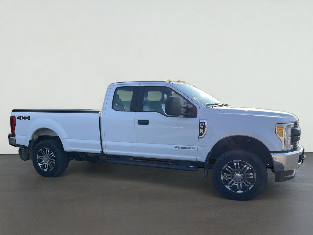 2017 Ford Super Duty F-350 SRW XLT