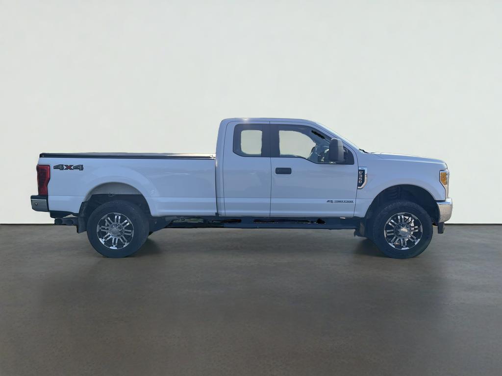 2017 Ford Super Duty F-350 SRW XLT