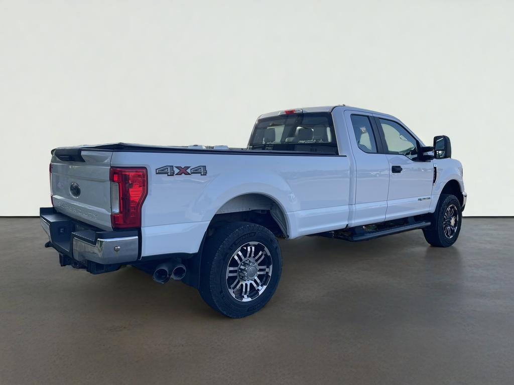2017 Ford Super Duty F-350 SRW XLT