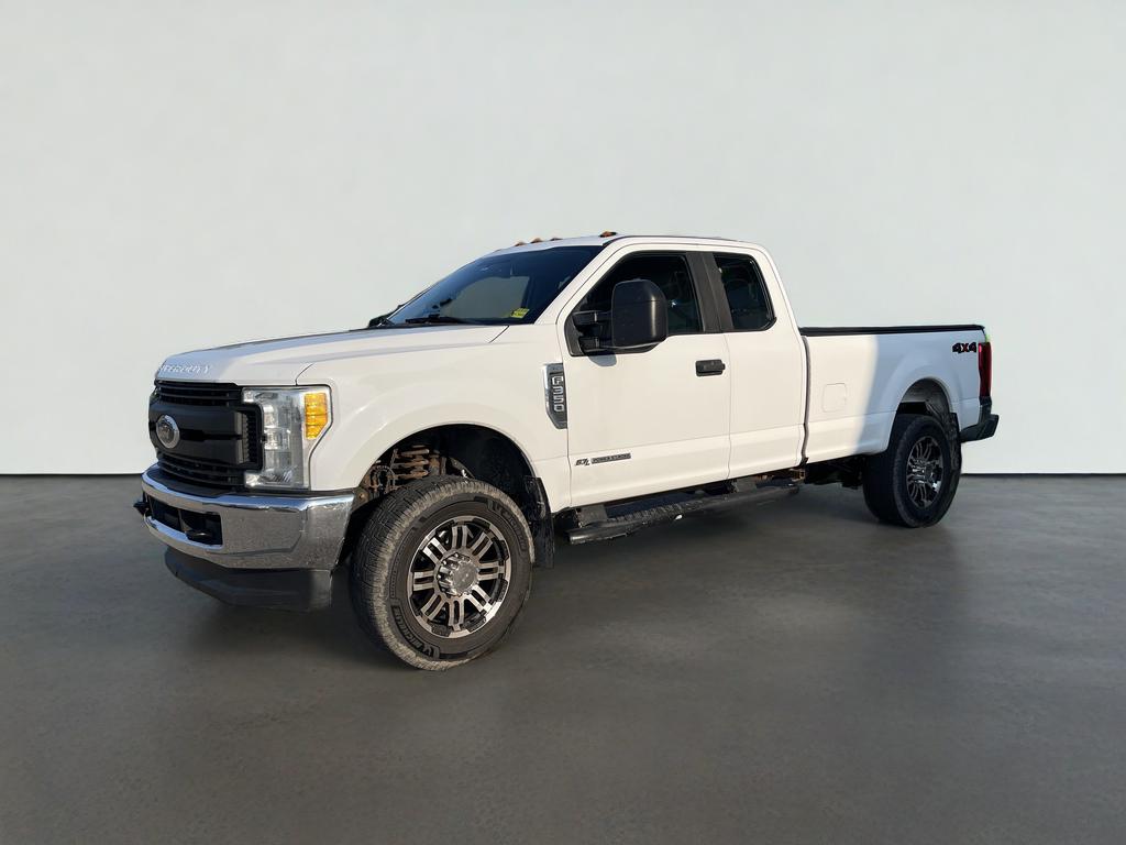 2017 Ford Super Duty F-350 SRW XLT