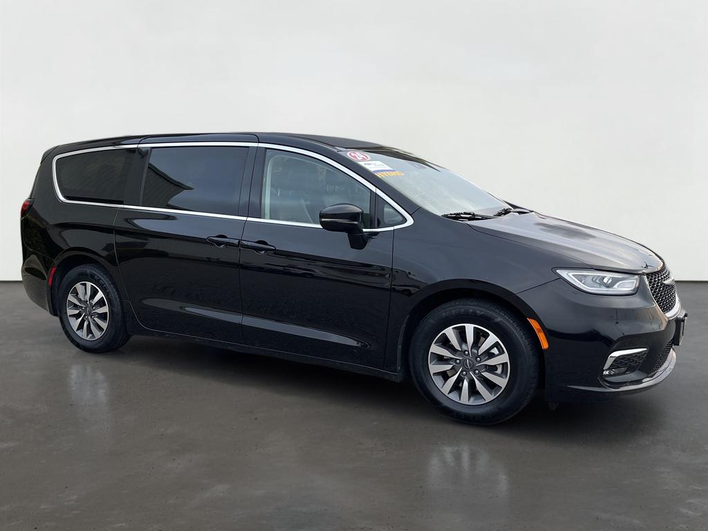 2024 Chrysler Pacifica PHEV Select