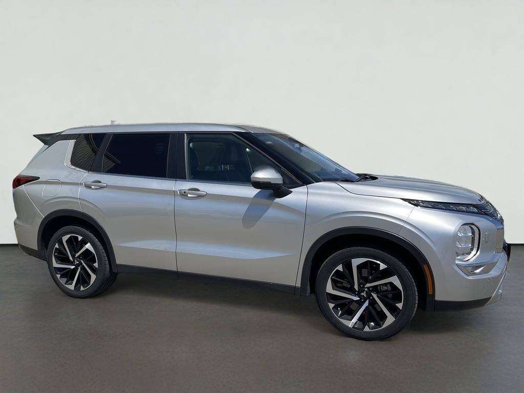 2024 Mitsubishi Outlander's photo