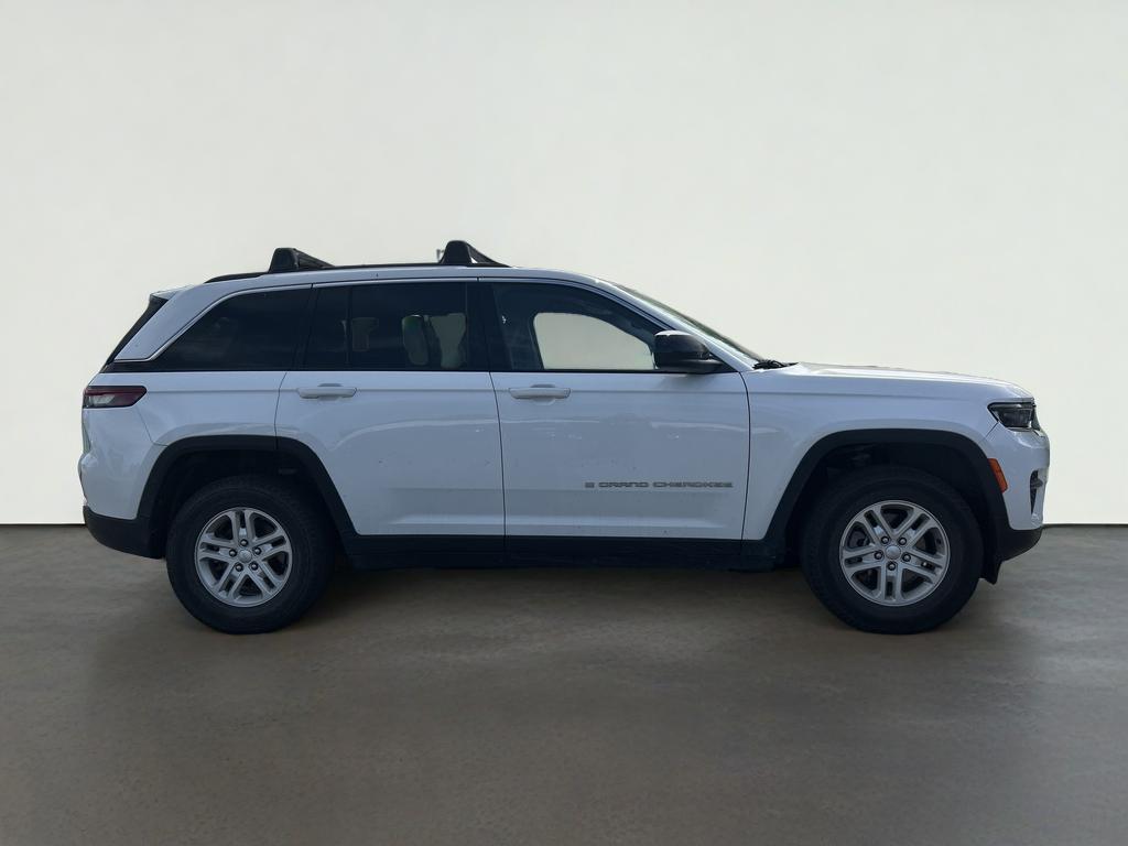 2022 Jeep Grand Cherokee Laredo 4x4