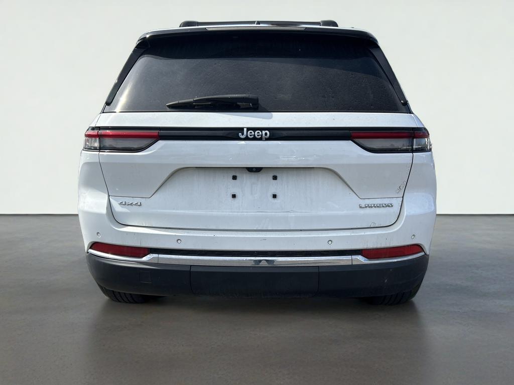 2022 Jeep Grand Cherokee Laredo 4x4