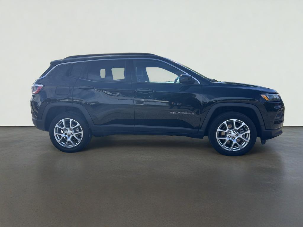 2023 Jeep Compass Latitude Lux FWD