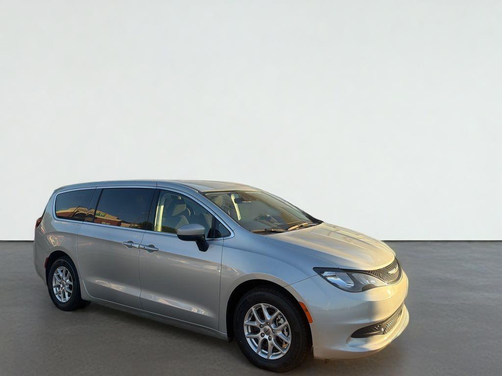 2023 Chrysler Voyager LX's photo