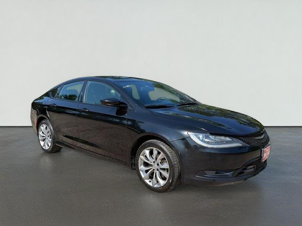 2015 Chrysler 200 S's photo
