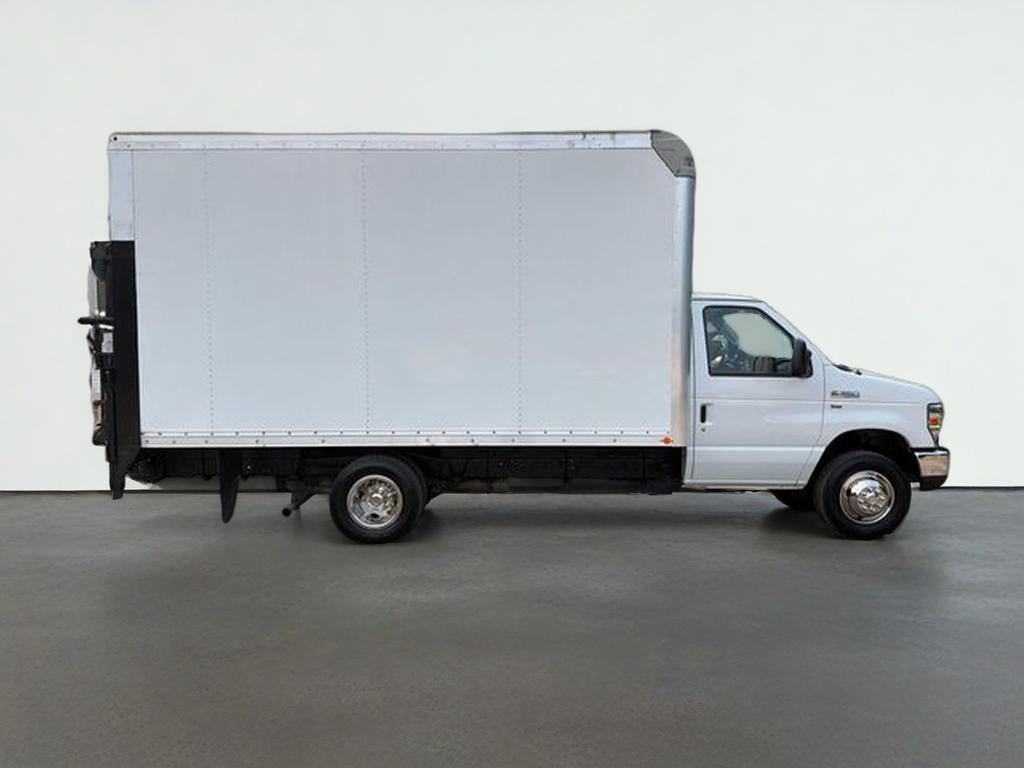 2015 Ford E-350SD Base Cutaway