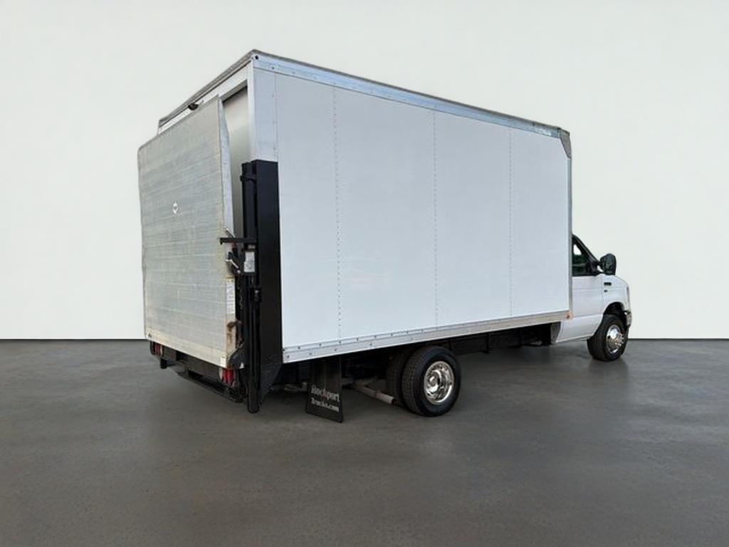 2015 Ford E-350SD Base Cutaway