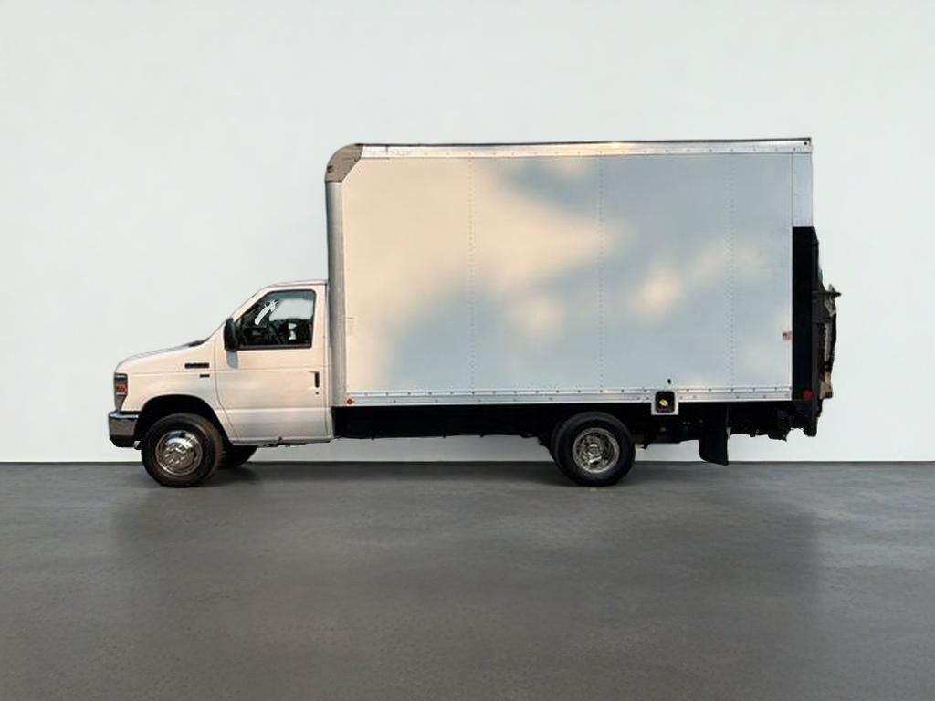 2015 Ford E-350SD Base Cutaway