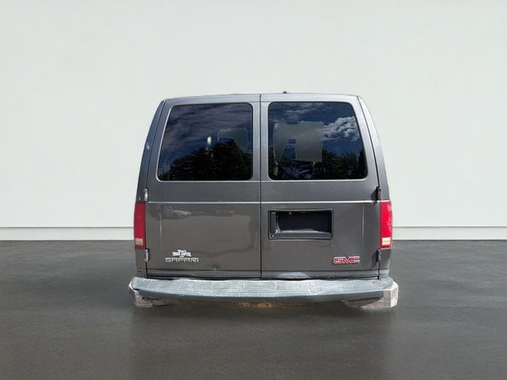 2005 GMC Safari Base