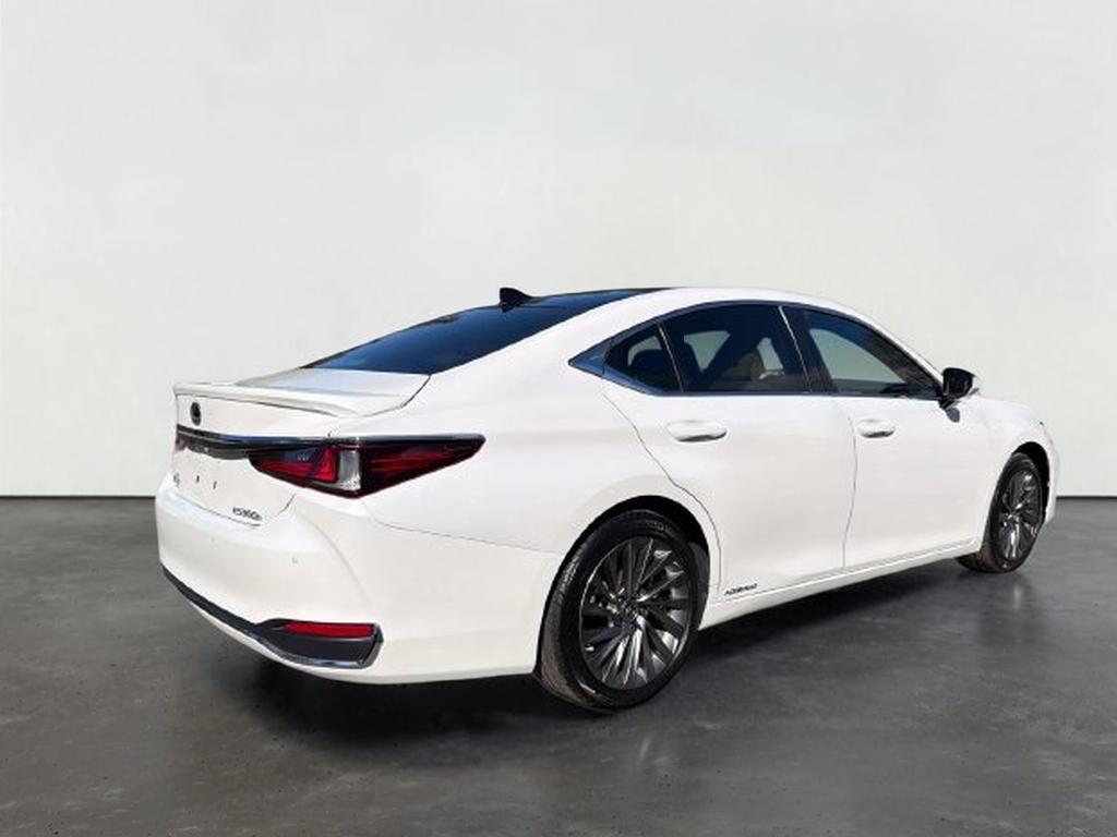 2021 Lexus ES 300h Ultra Luxury
