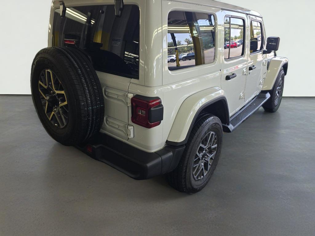 2024 Jeep Wrangler 4-Door Sahara 4x4