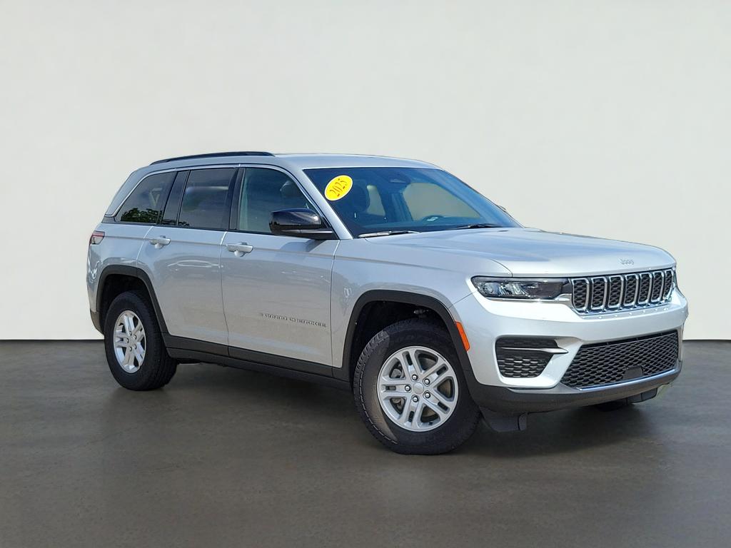 2025 Jeep Grand Cherokee Laredo 4x4