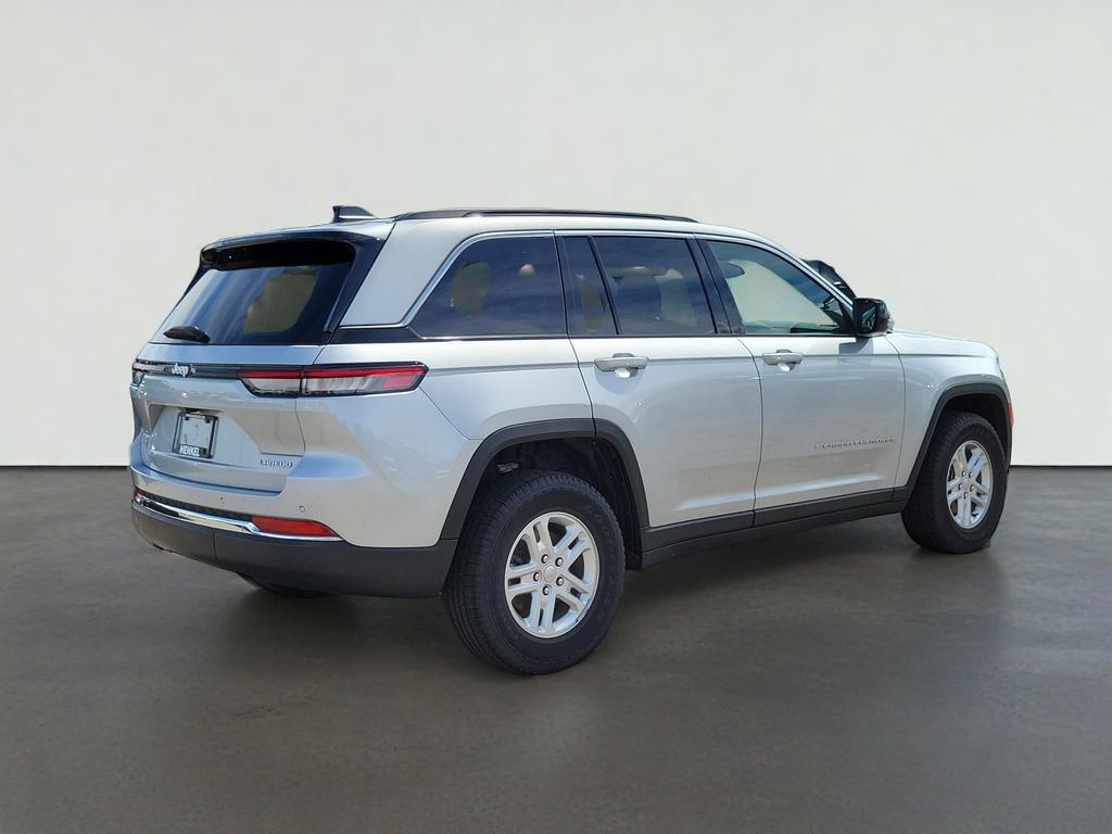 2025 Jeep Grand Cherokee Laredo 4x4
