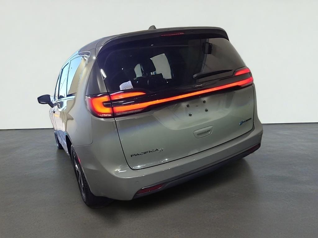 2022 Chrysler Pacifica Hybrid Touring L