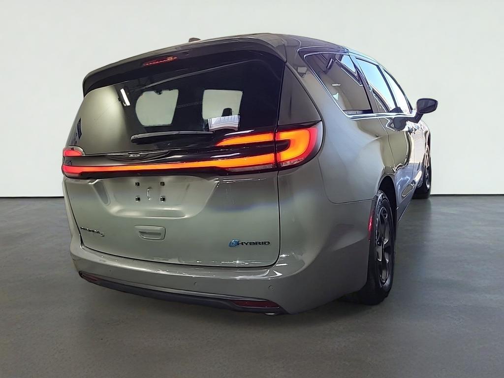 2022 Chrysler Pacifica Hybrid Touring L