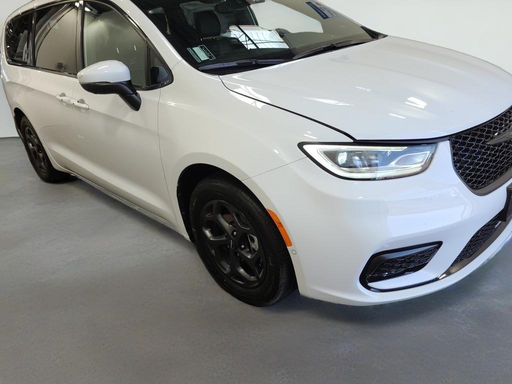 2023 Chrysler Pacifica Hybrid Touring L