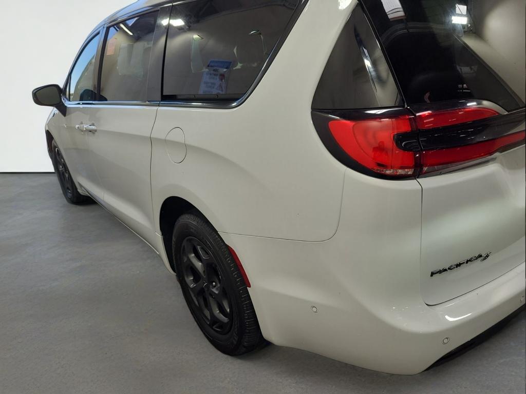 2023 Chrysler Pacifica Hybrid Touring L