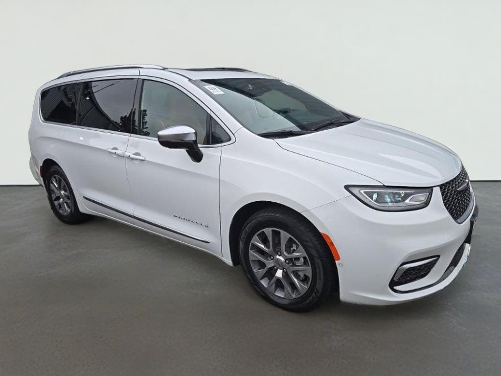 2025 Chrysler Pacifica Hybrid Pinnacle