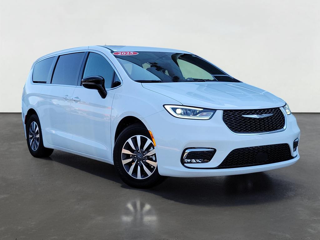 2025 Chrysler Pacifica PHEV