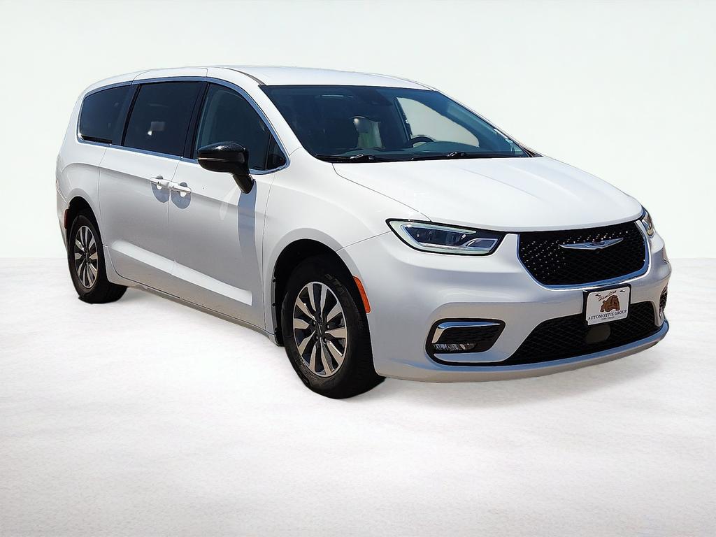 2024 Chrysler Pacifica Select