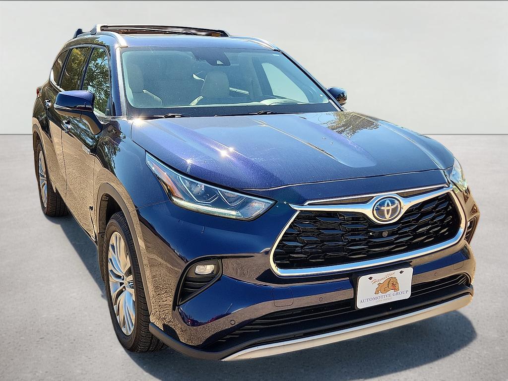 2021 Toyota Highlander Hybrid Platinum