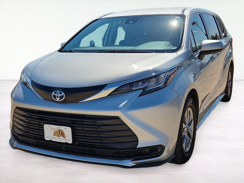2021 Toyota Sienna LE 8 Passenger