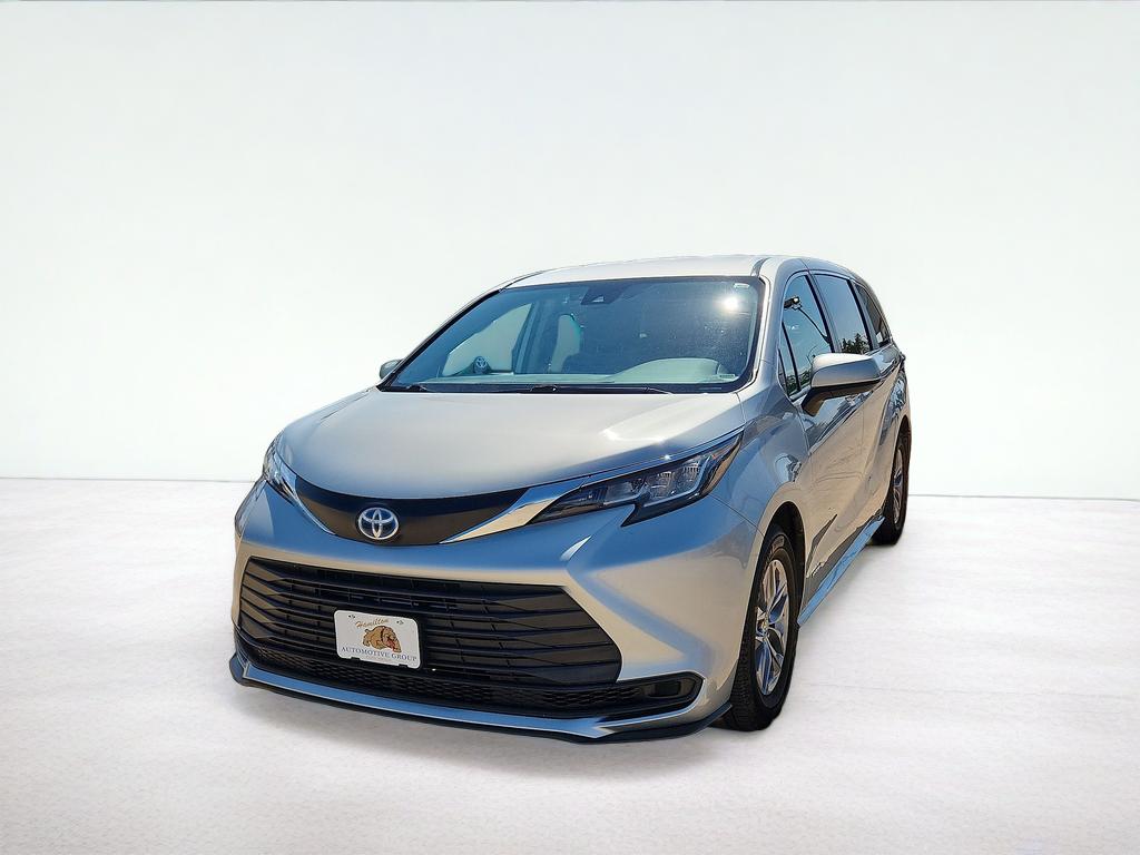 2021 Toyota Sienna LE 8 Passenger