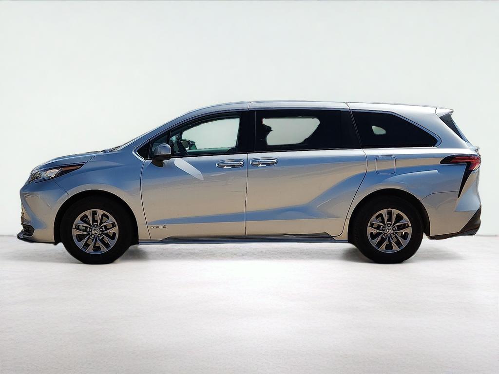 2021 Toyota Sienna LE 8 Passenger