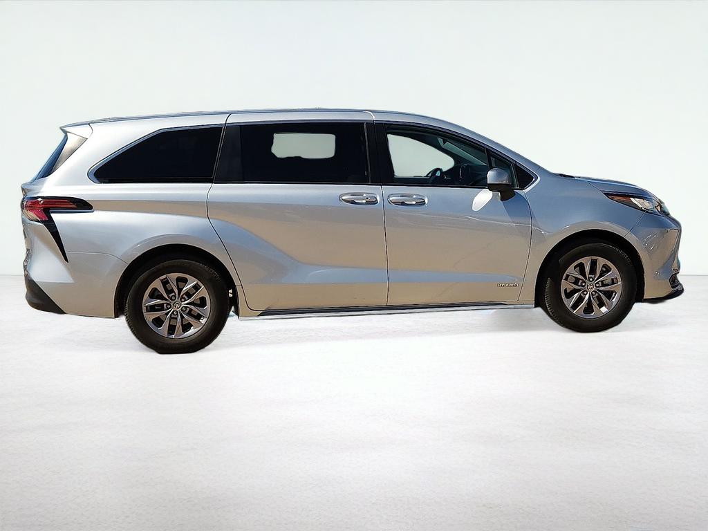 2021 Toyota Sienna LE 8 Passenger