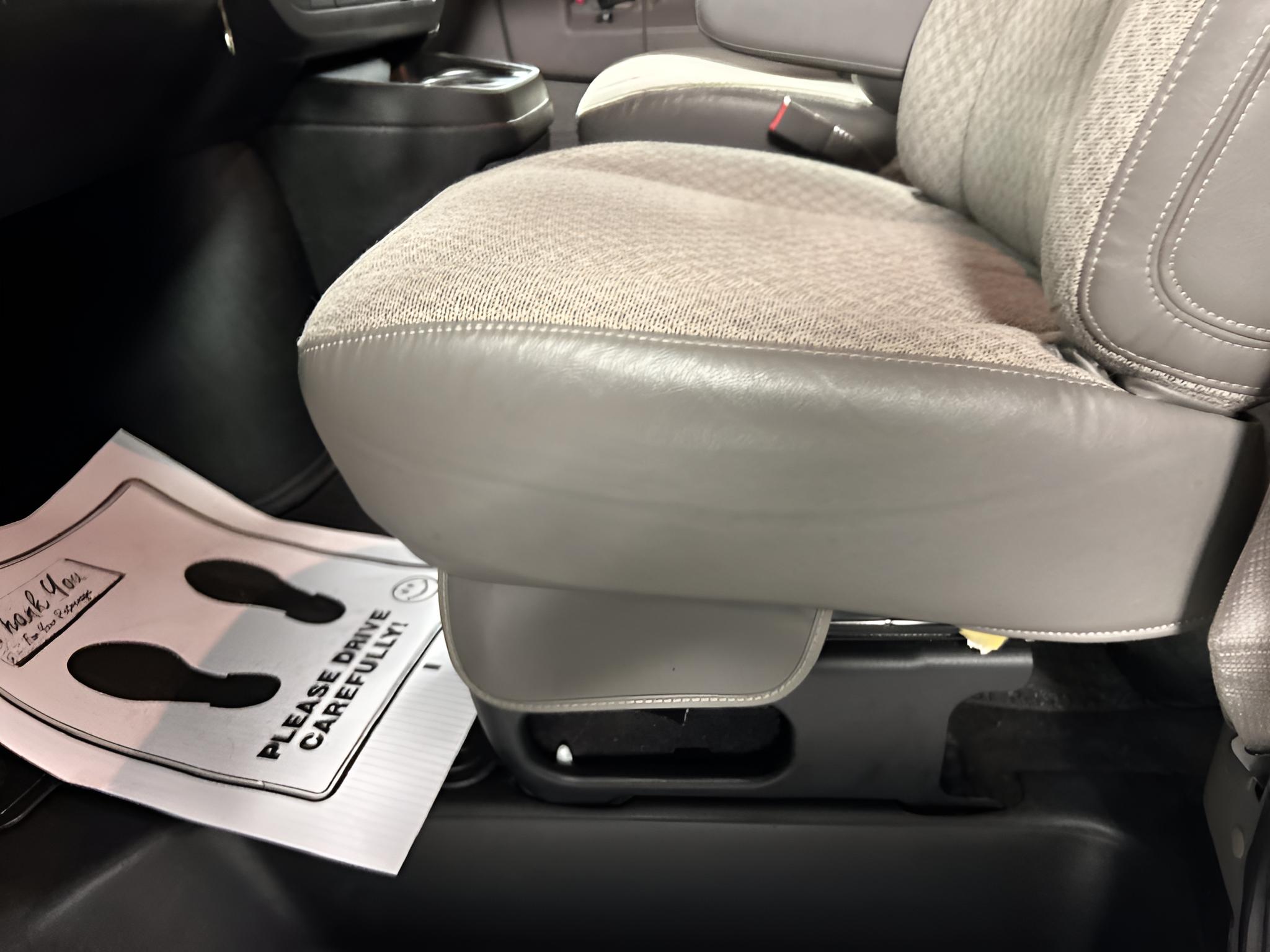 2025 Chevrolet Express Passenger 1LT