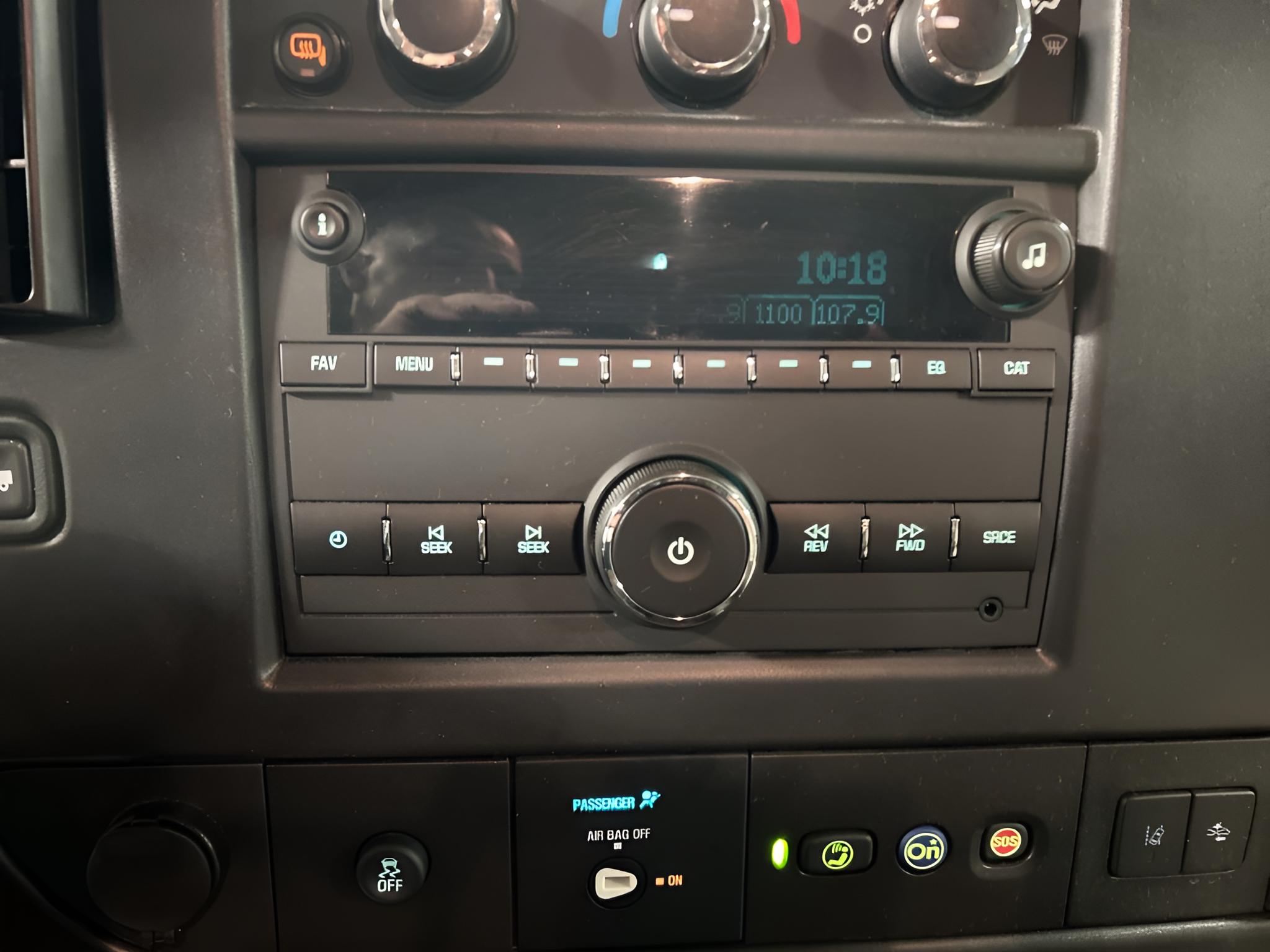 2025 Chevrolet Express Passenger 1LT
