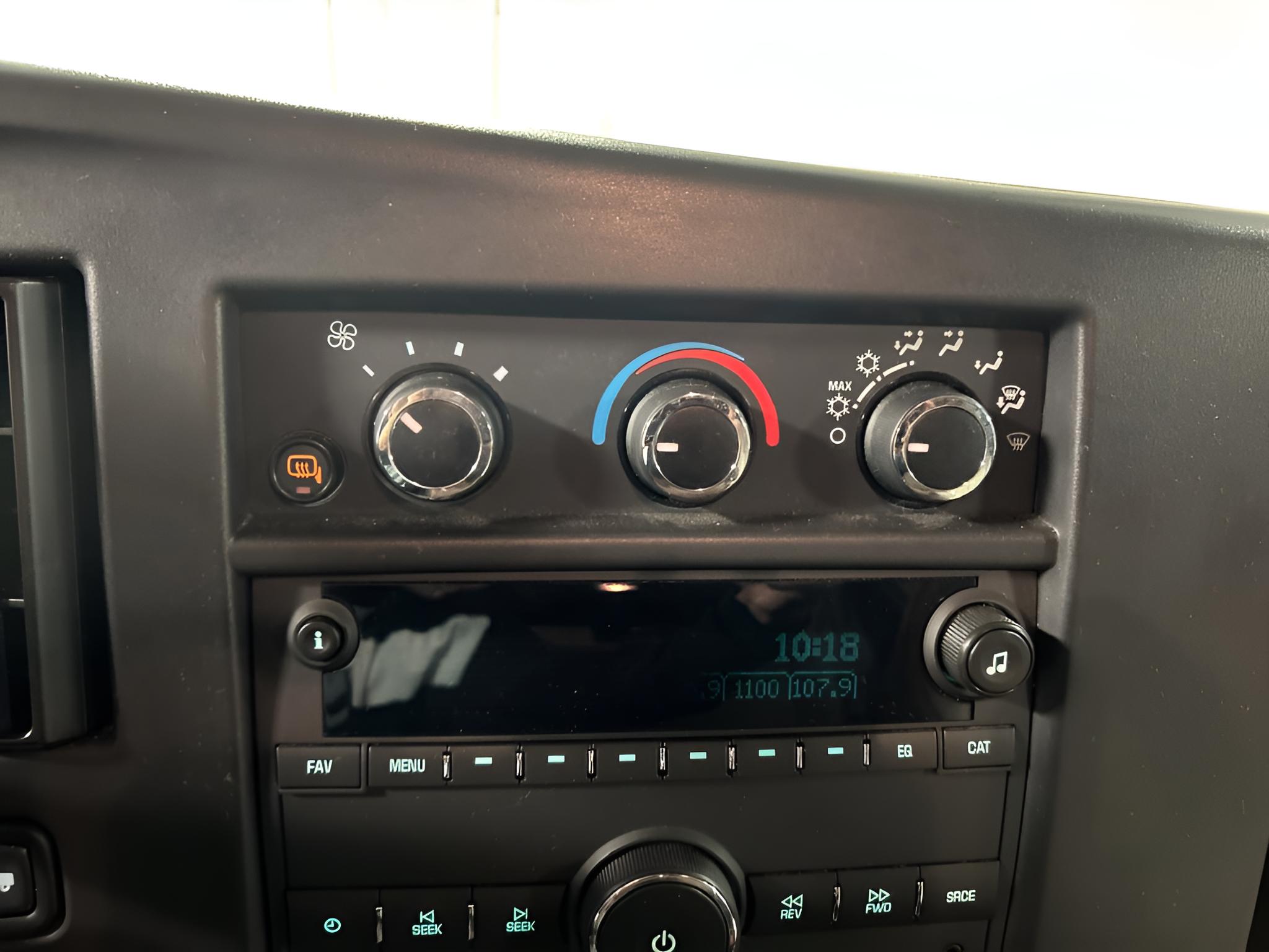 2025 Chevrolet Express Passenger 1LT
