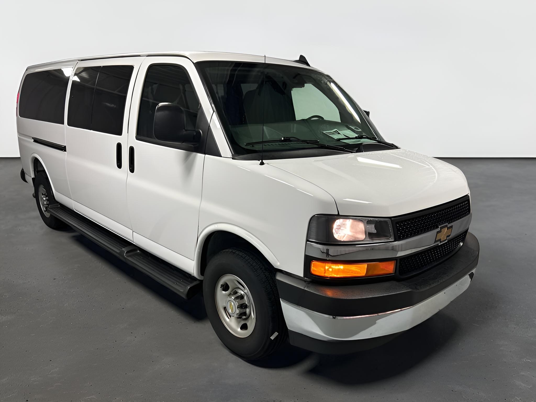 2025 Chevrolet Express Passenger 1LT