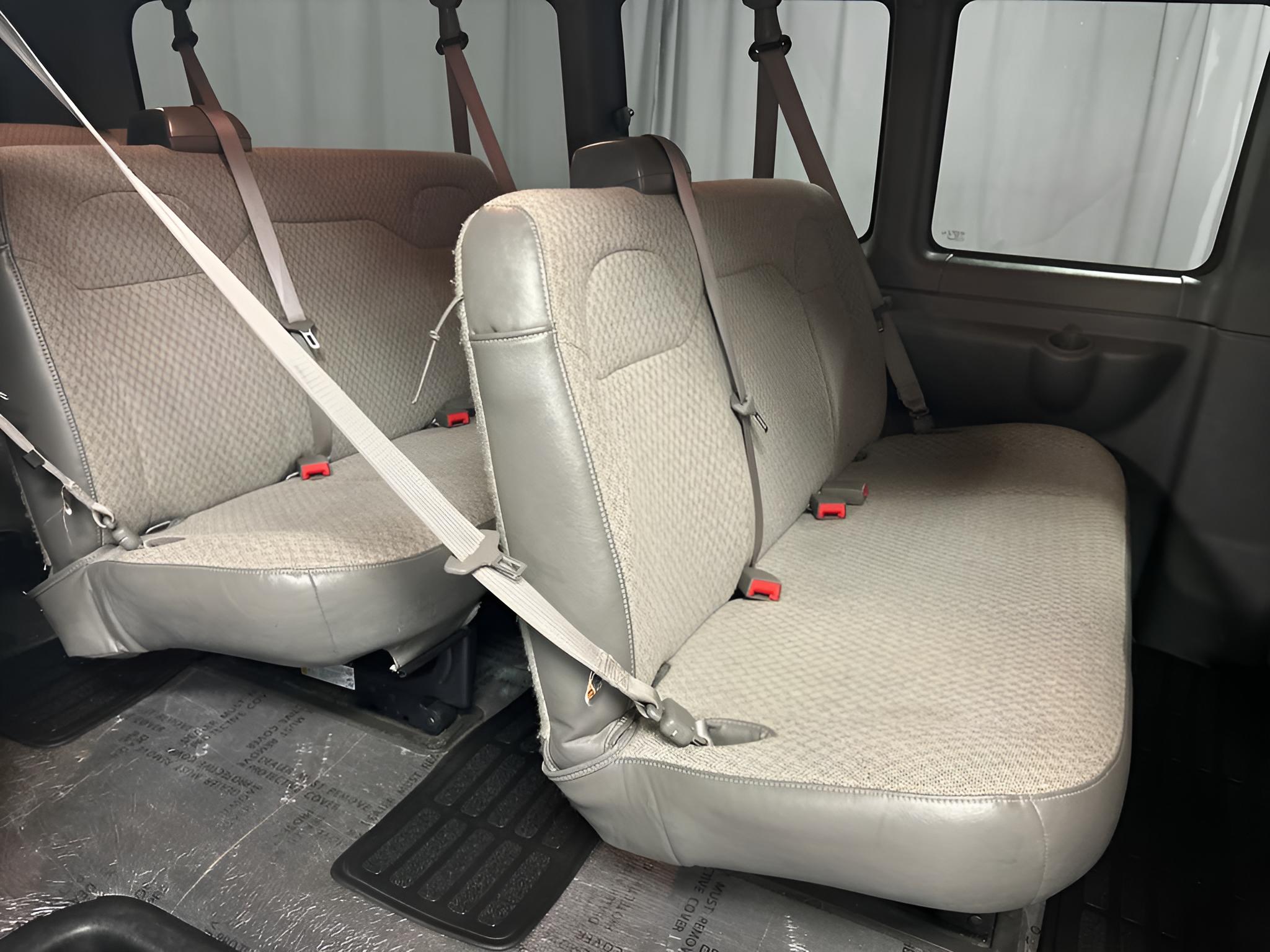 2025 Chevrolet Express Passenger 1LT