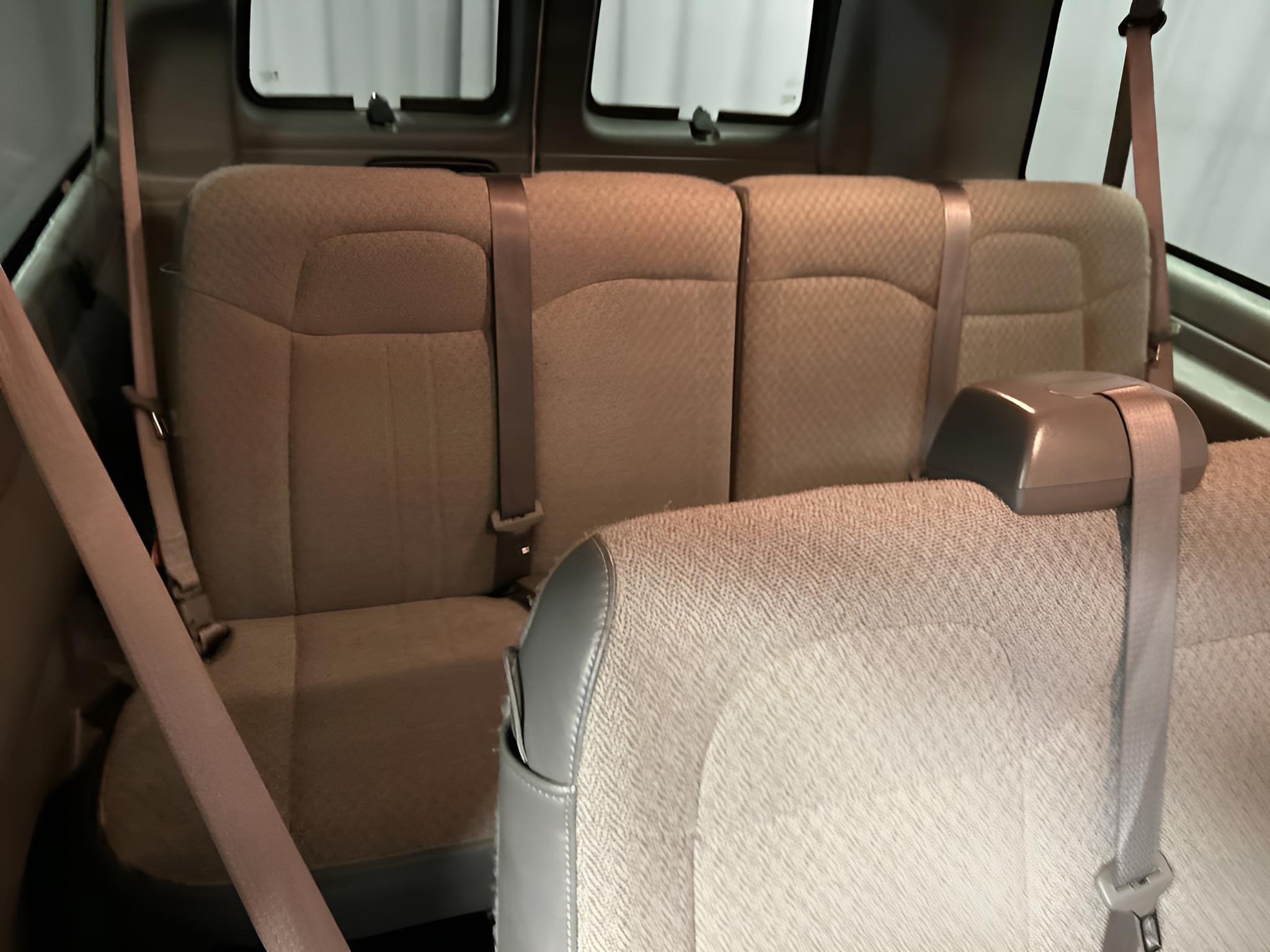 2025 Chevrolet Express Passenger 1LT
