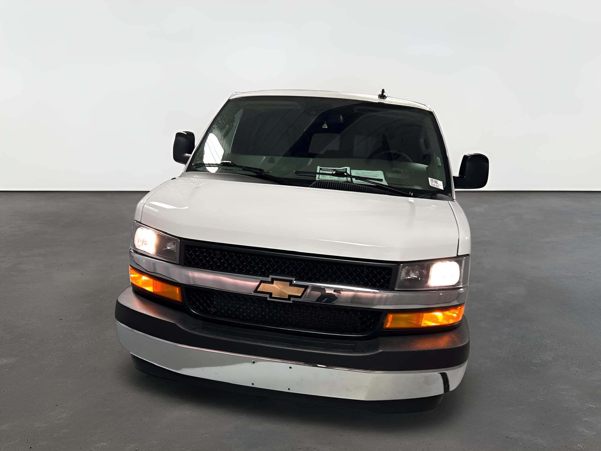 2025 Chevrolet Express Passenger 1LT