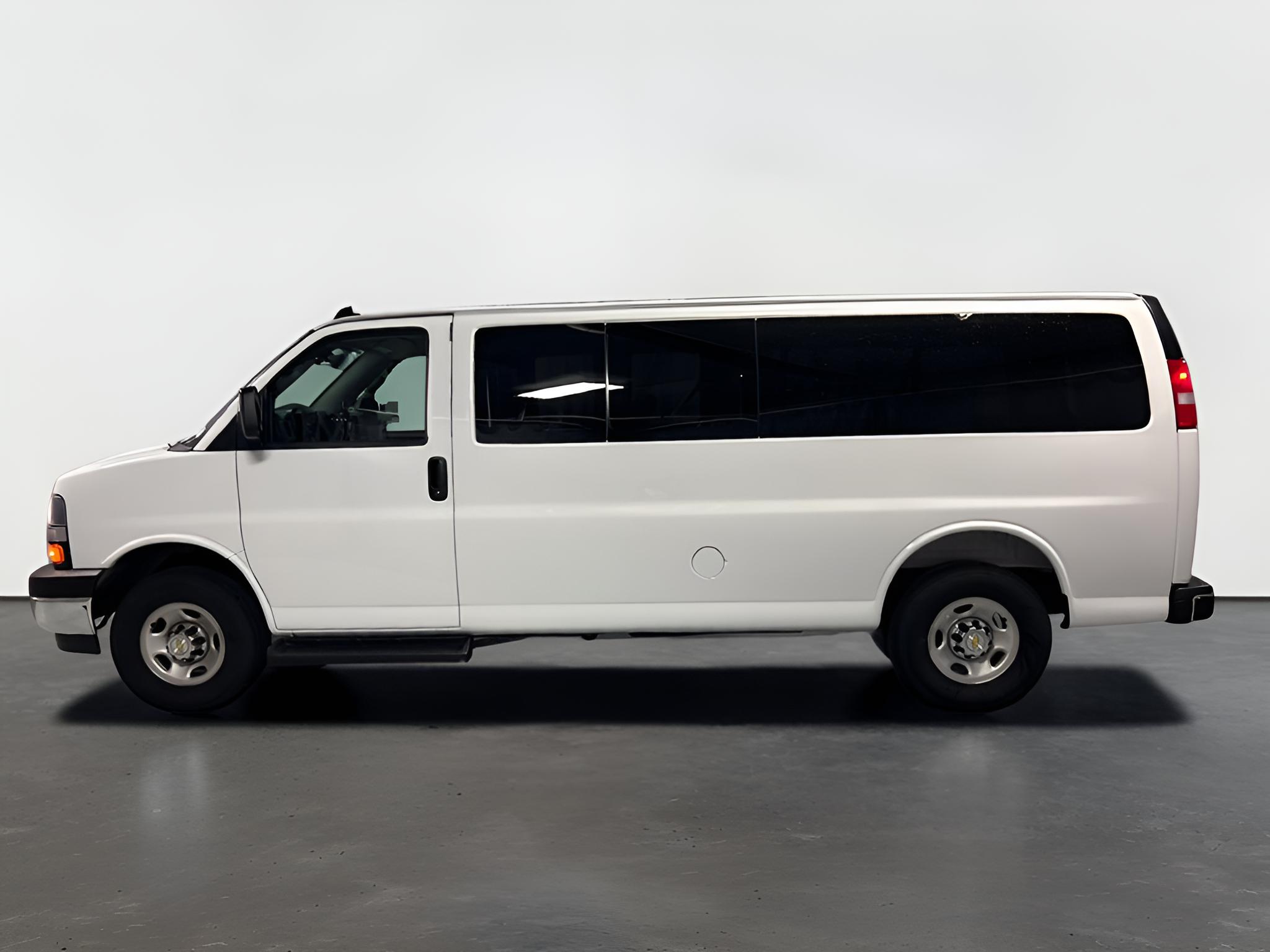 2025 Chevrolet Express Passenger 1LT