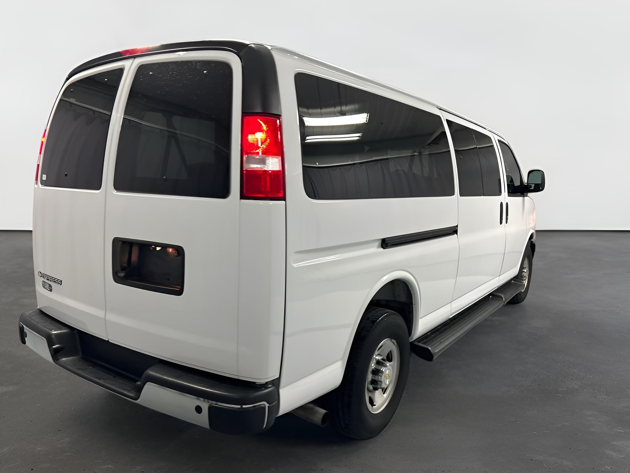 2025 Chevrolet Express Passenger 1LT
