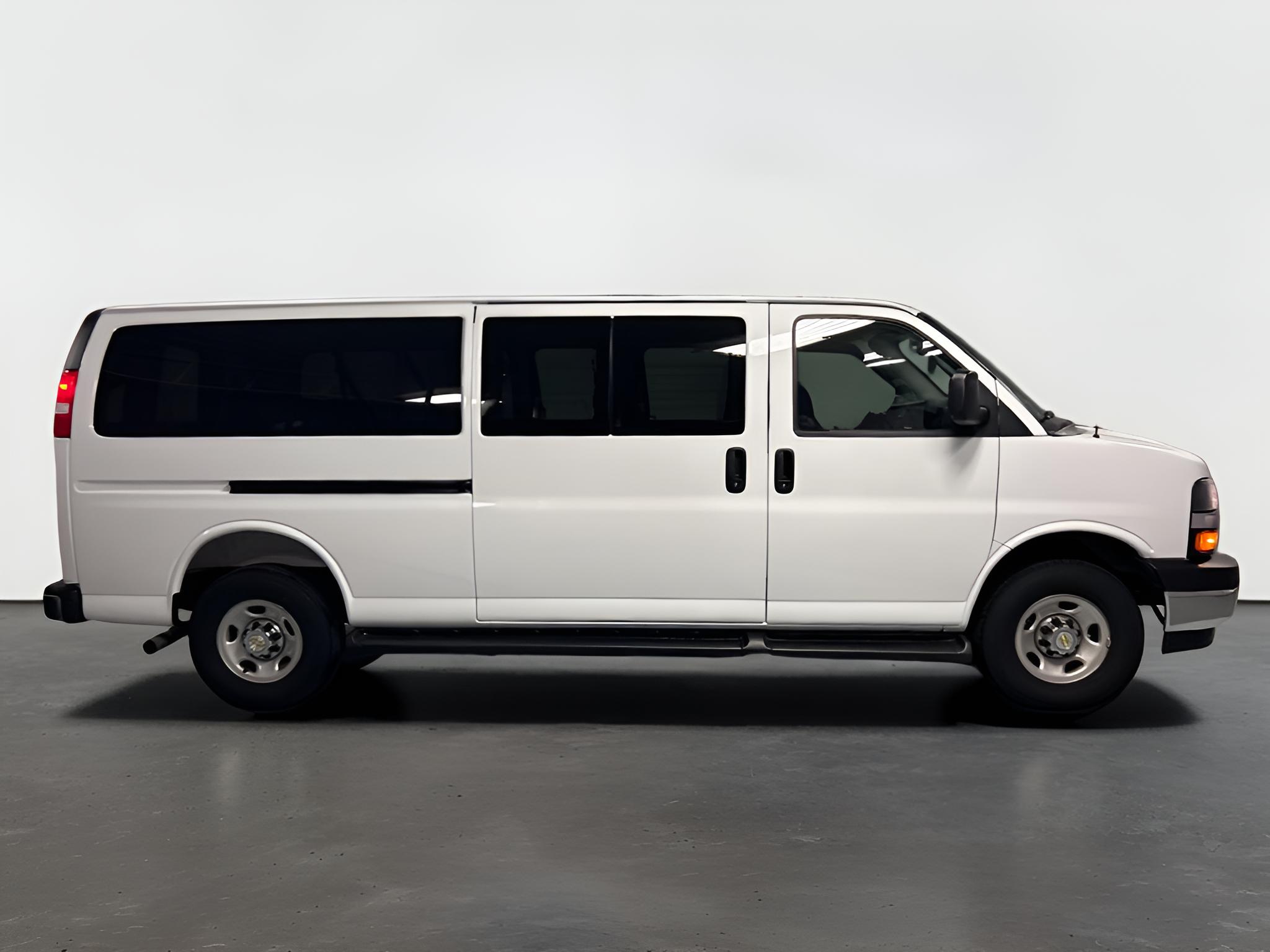 2025 Chevrolet Express Passenger 1LT