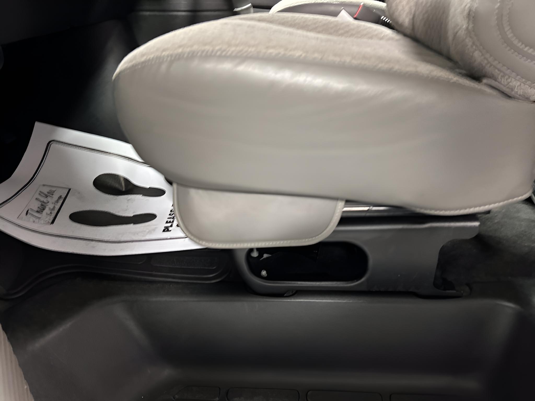 2025 Chevrolet Express Passenger 1LT