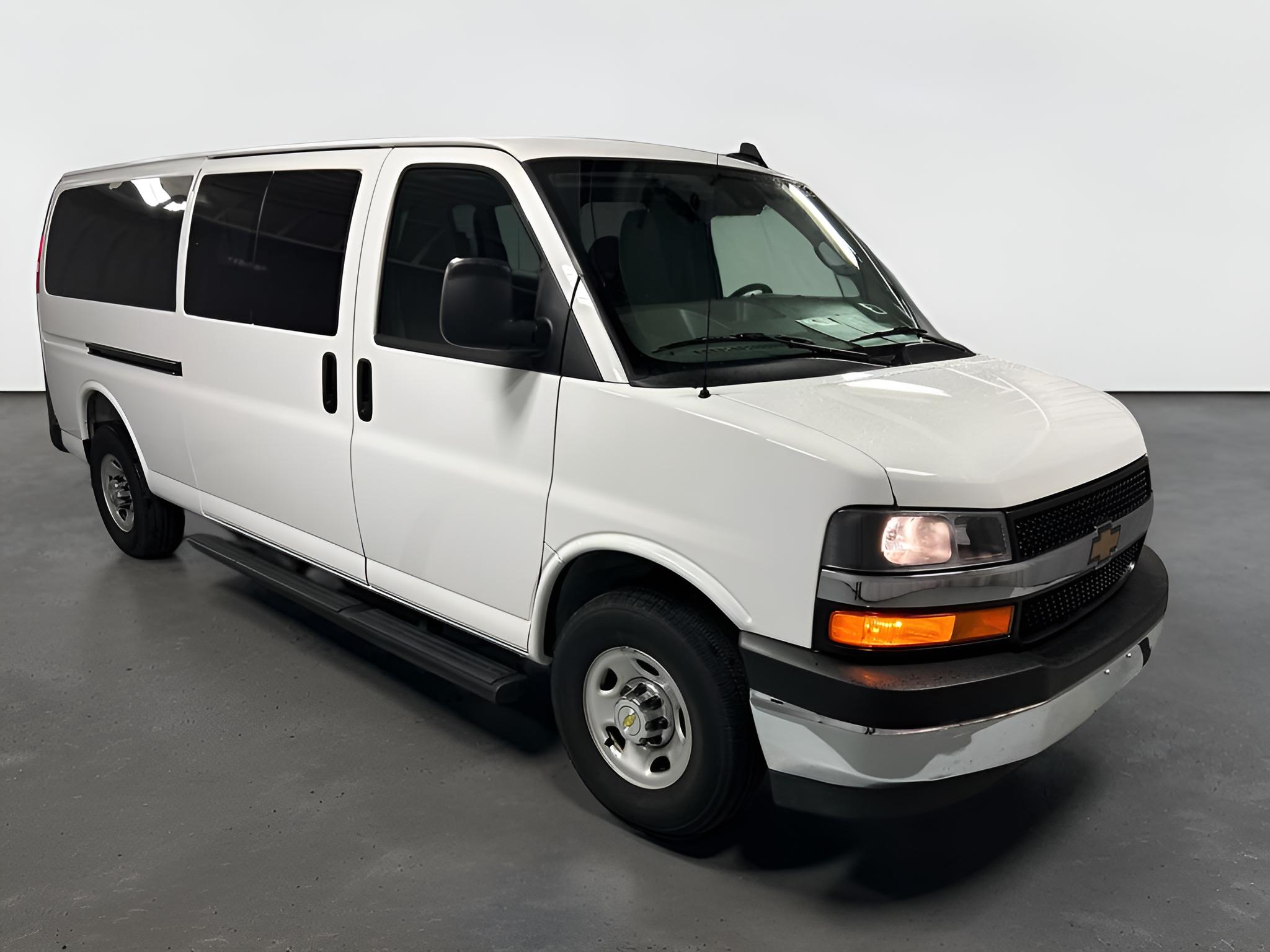 2025 Chevrolet Express Passenger 1LT