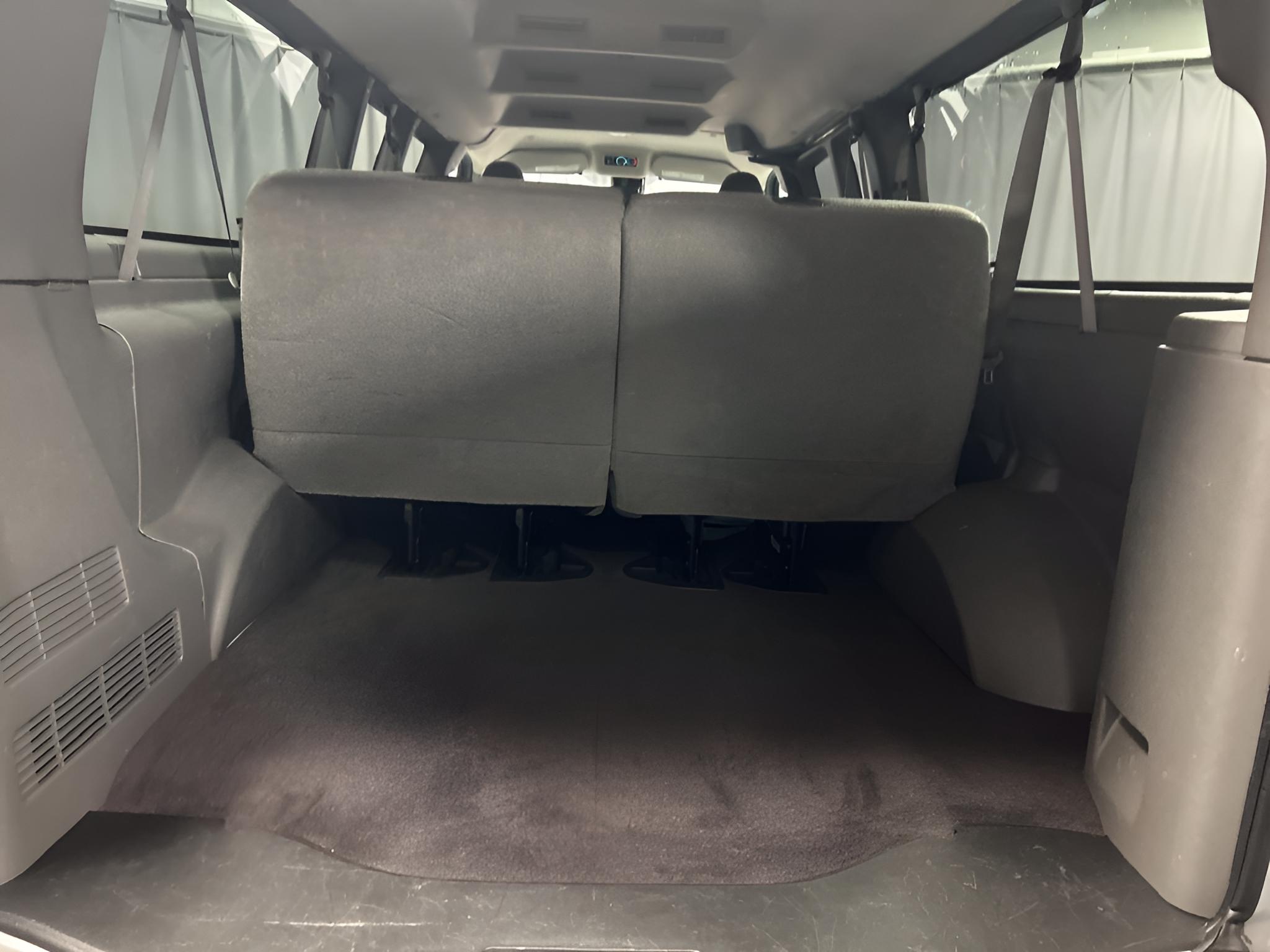 2025 Chevrolet Express Passenger 1LT