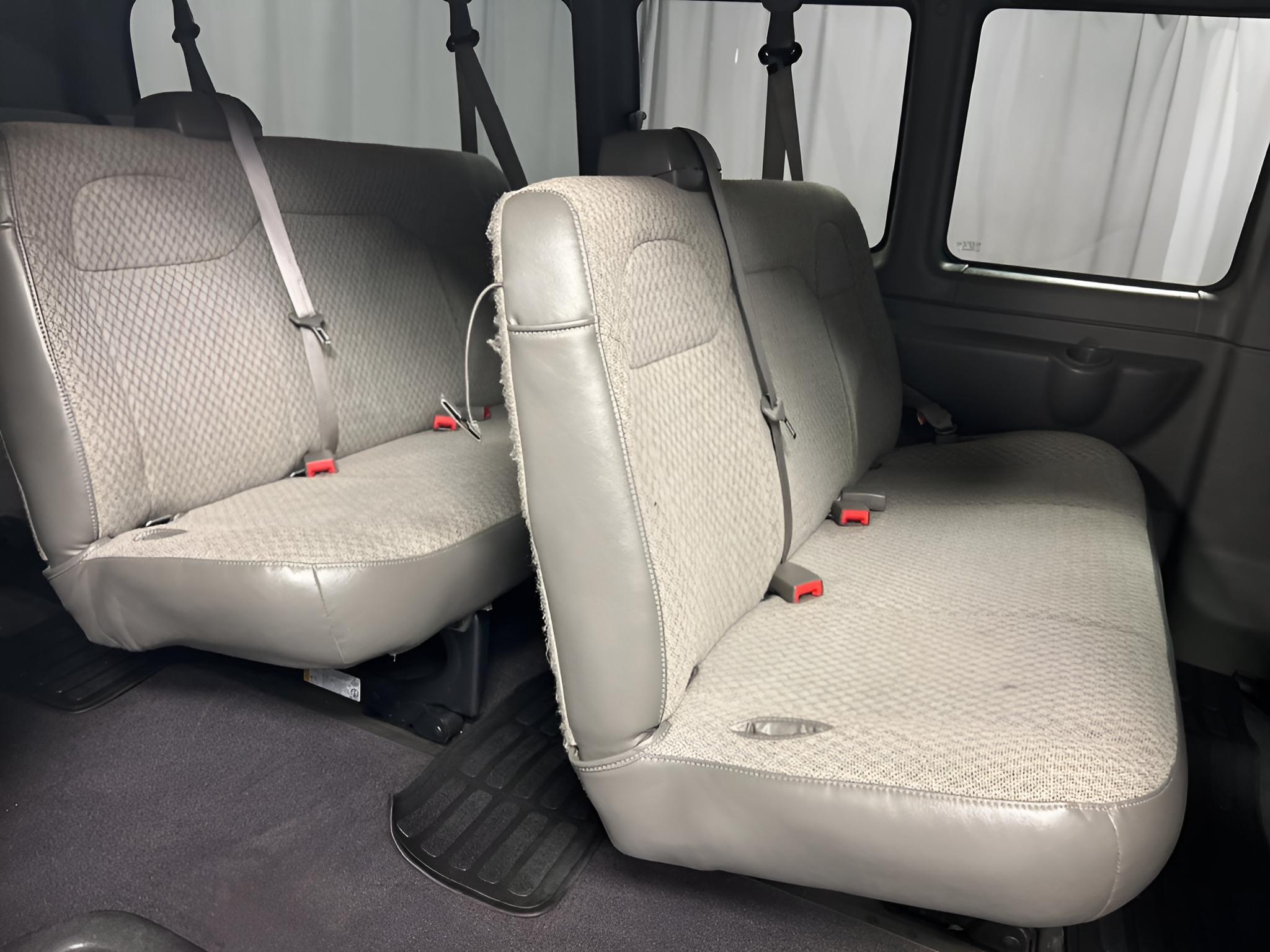 2025 Chevrolet Express Passenger 1LT