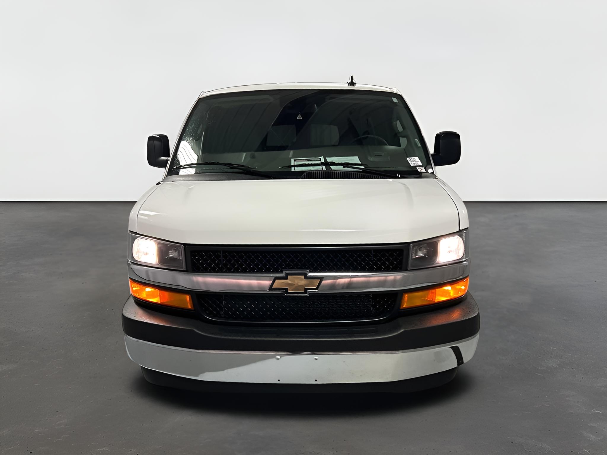 2025 Chevrolet Express Passenger 1LT