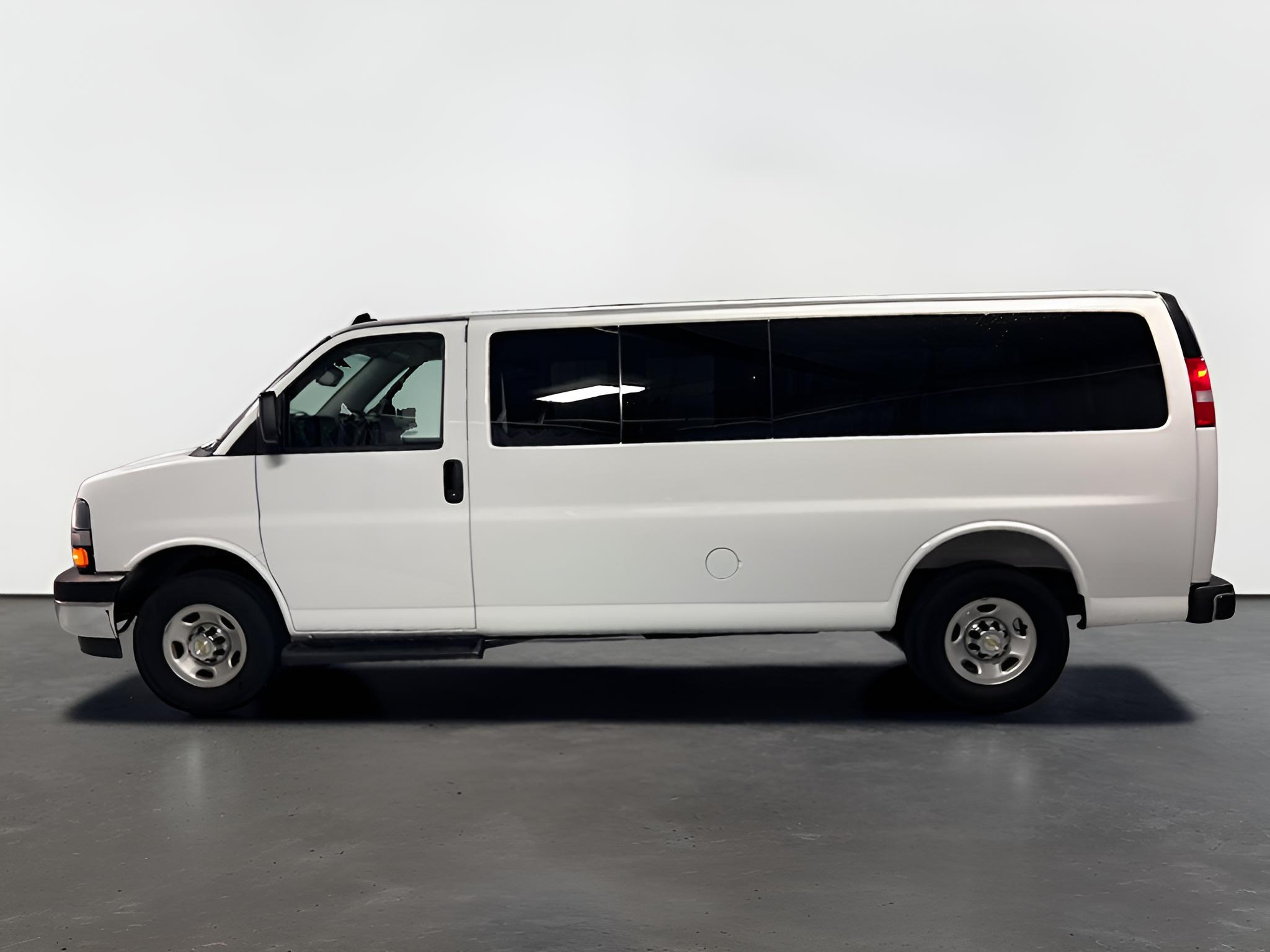 2025 Chevrolet Express Passenger 1LT