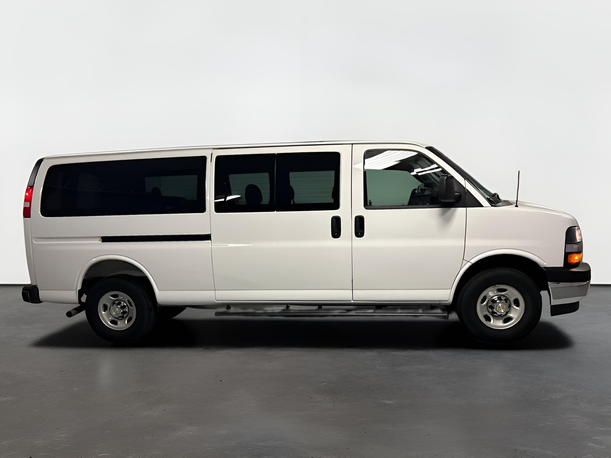 2025 Chevrolet Express Passenger 1LT
