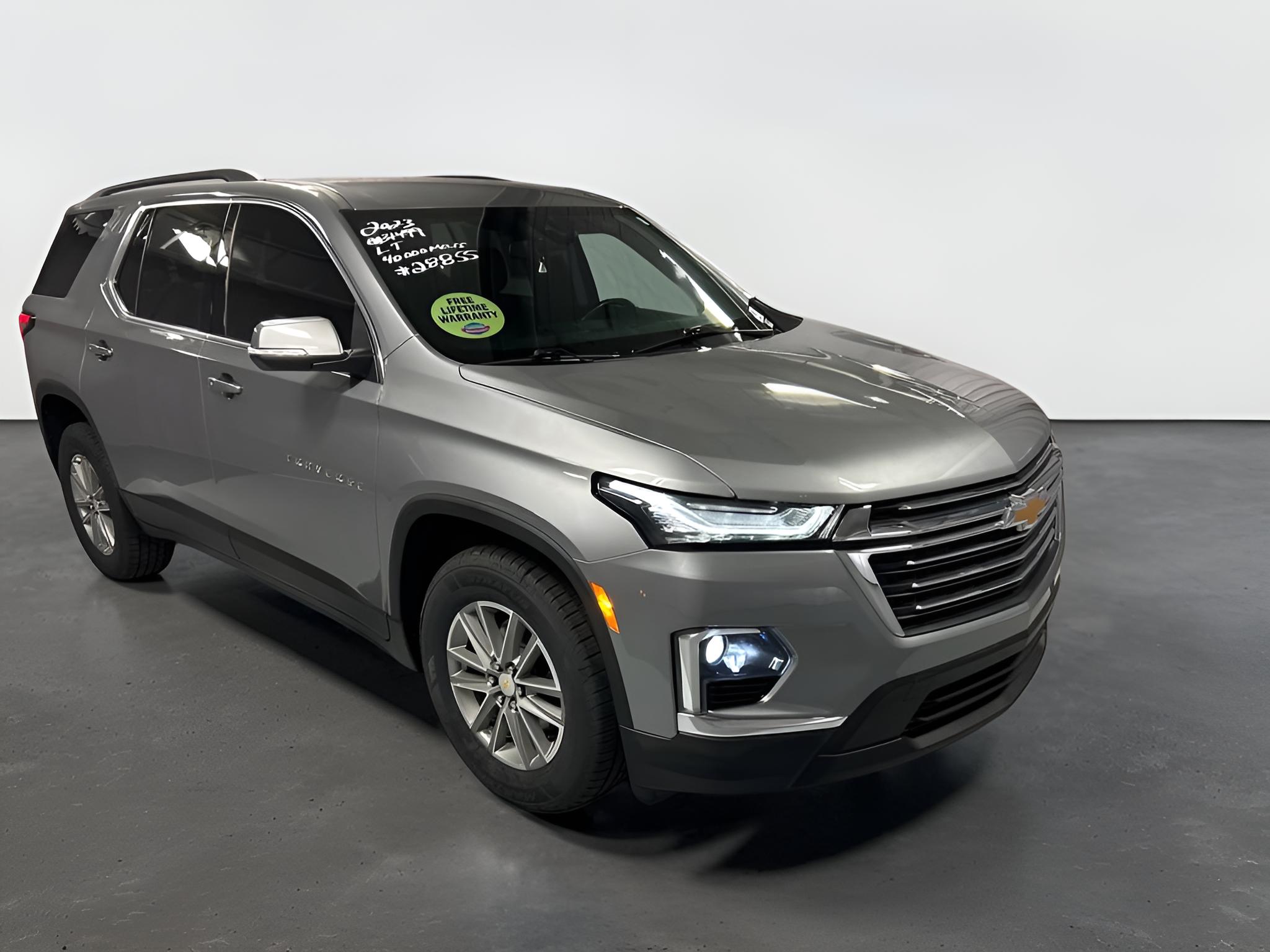 2023 Chevrolet Traverse LT Cloth